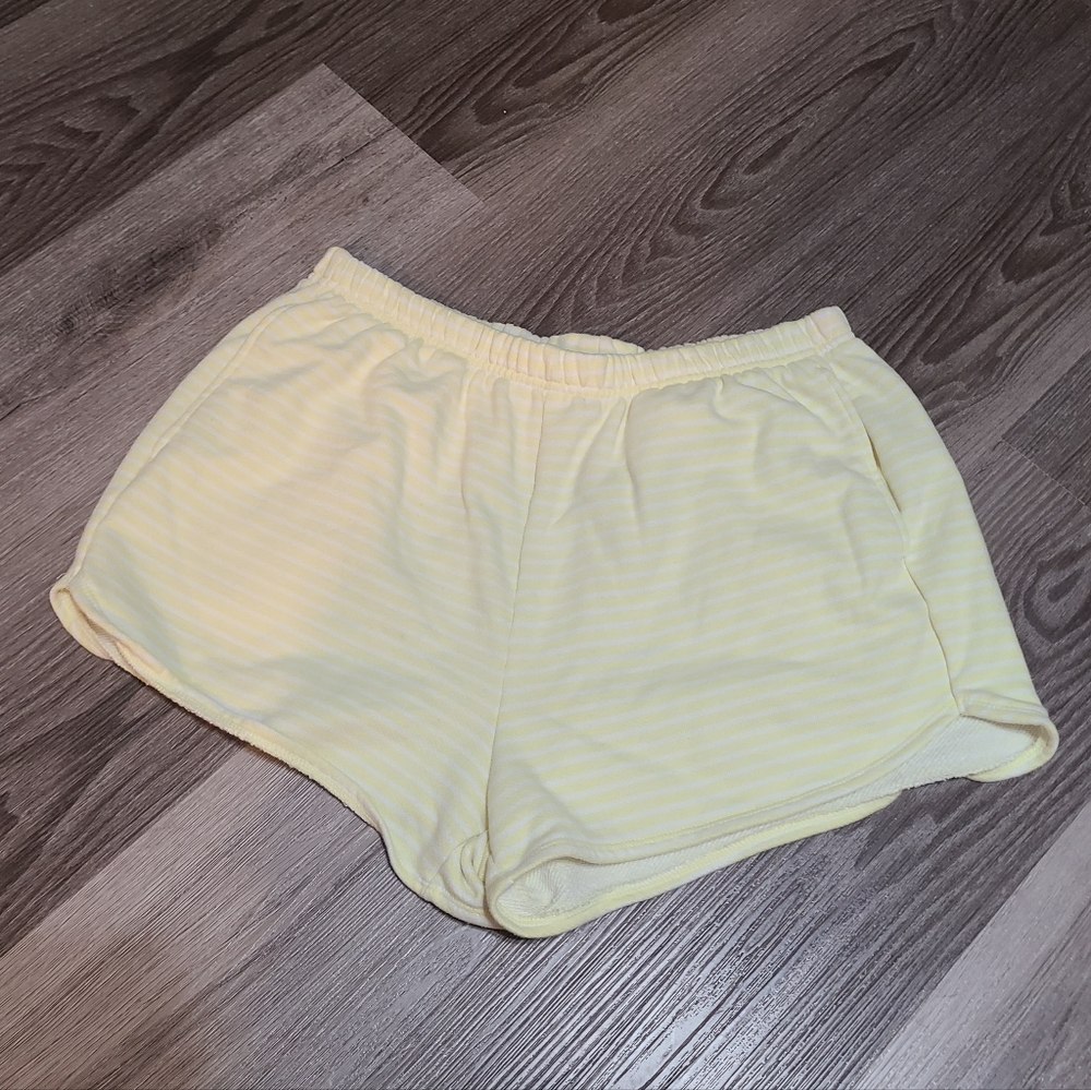 Wild Fable Soft Yellow Striped Shorts Size Large